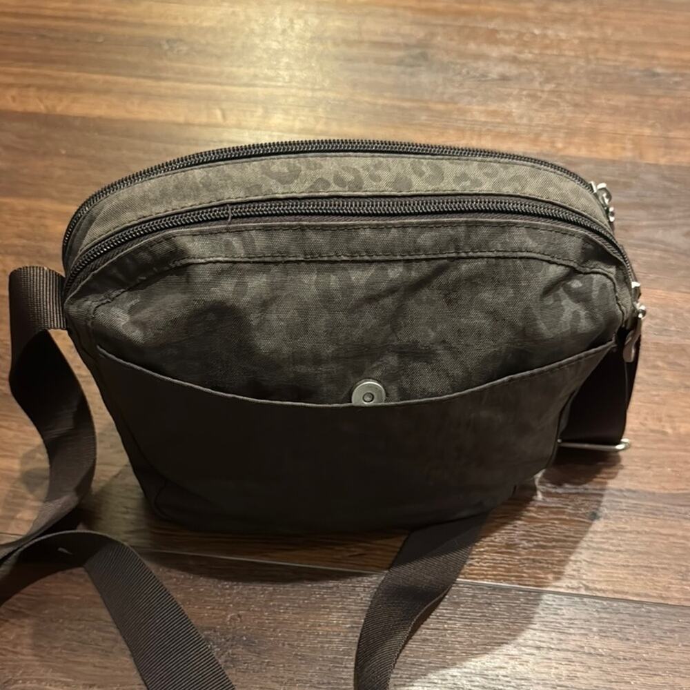 Baggallini Leopard Dark Brown Crossbody Bag in EUC - Picture 3 of 11